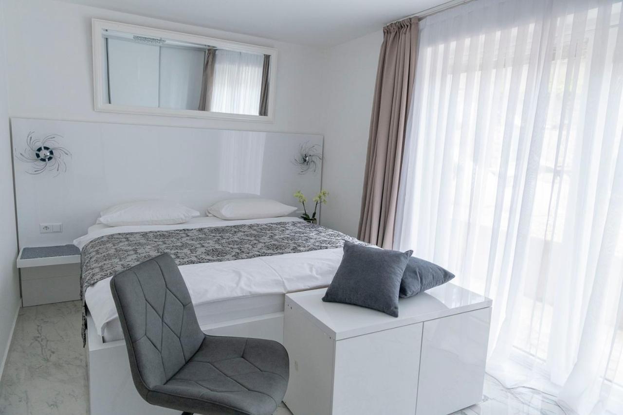 Apartments&Rooms Dario Krk Krk Town Buitenkant foto