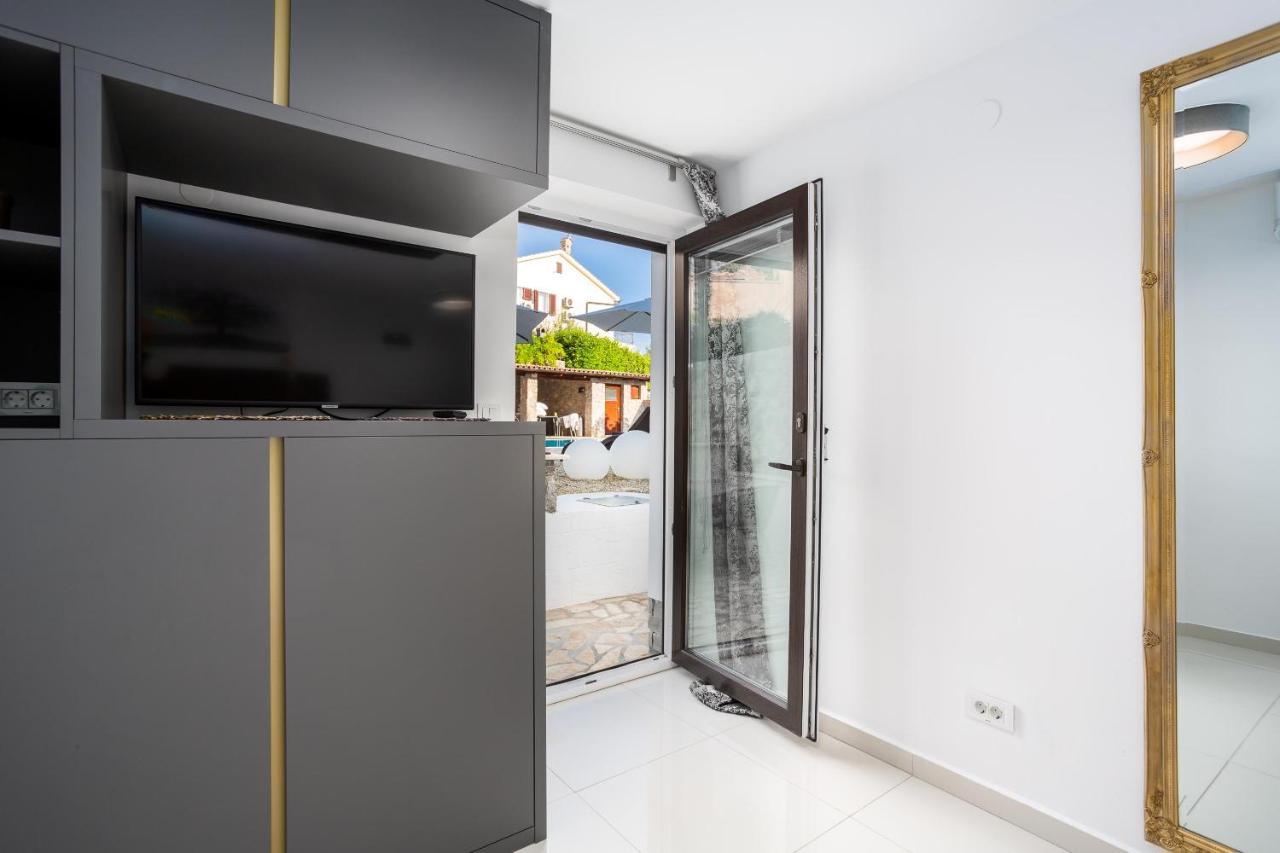 Apartments&Rooms Dario Krk Krk Town Buitenkant foto